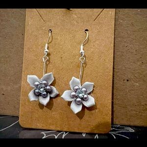 Silver ribbon flower earrings